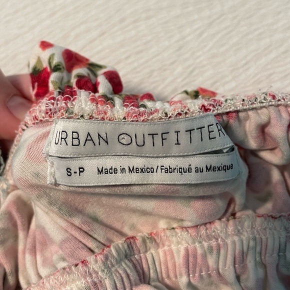 Urban Outfitters red floral smocked bow tie tube top size S - Picture 4 of 4